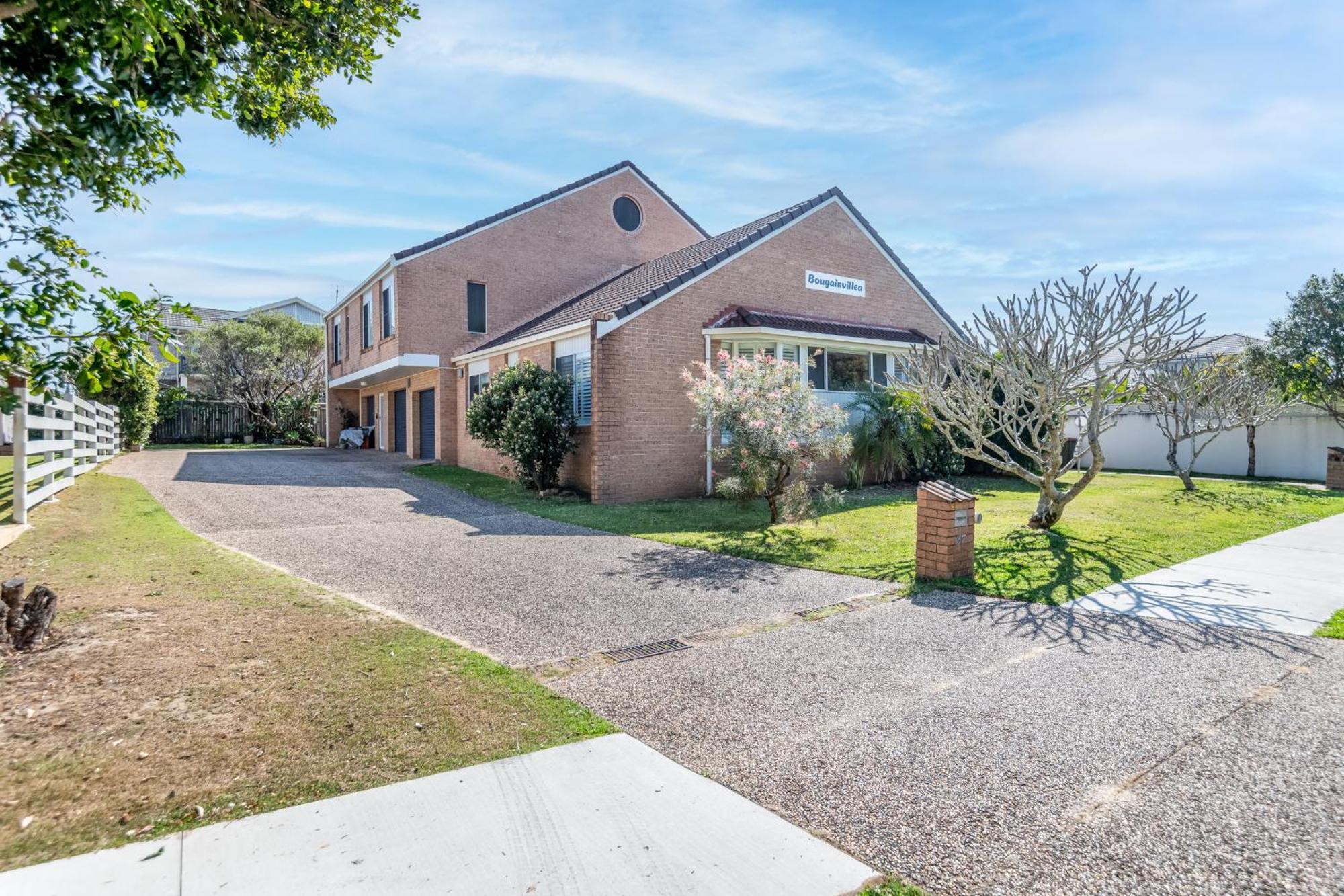 Sawtell Beachfront Villa - 2 Mins To Everything! Luaran gambar